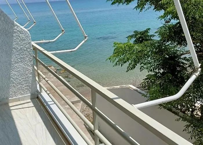 Christinas 3 3* Nerántza